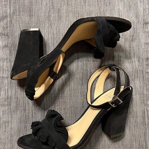 Vince Camuto Vinta black suede heeled sandal 9M womens